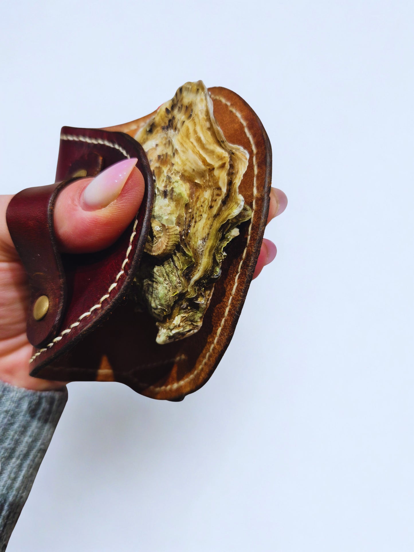 Gant à huître en cuir artisanal